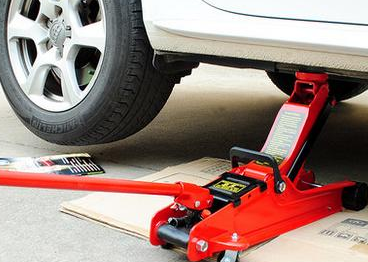 汽車千斤頂用不對,生命也會垂危