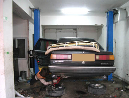 千斤頂在汽車保養中心