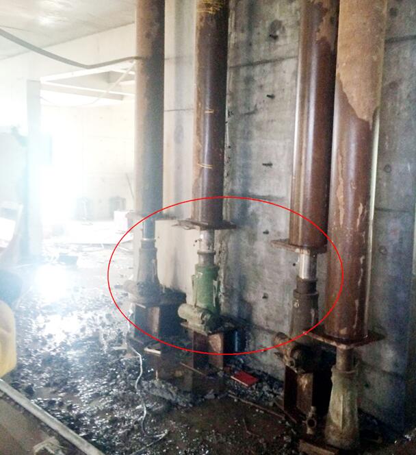 開發(fā)商用千斤頂撐起34層樓